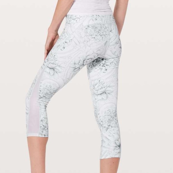 Lululemon Crop leggings flower print gray and white - Picture 13 of 13
